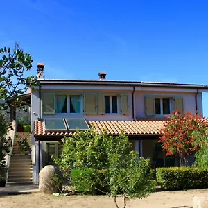 Bed & Breakfast Rossofiore, Castiadas